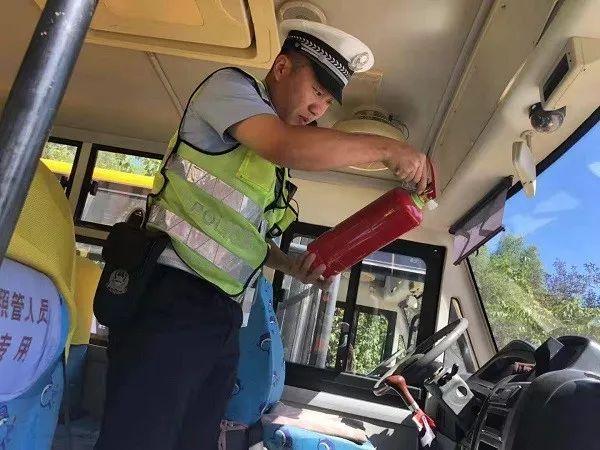 遼源校車徹底大檢查，保障孩子安全