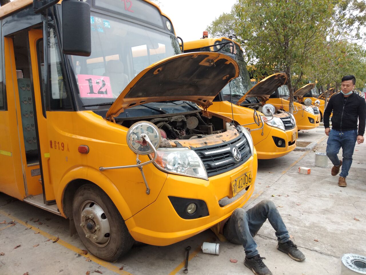 江永縣允山中學(xué)校車“體檢”迎開學(xué) QQ??20200302191717.jpg