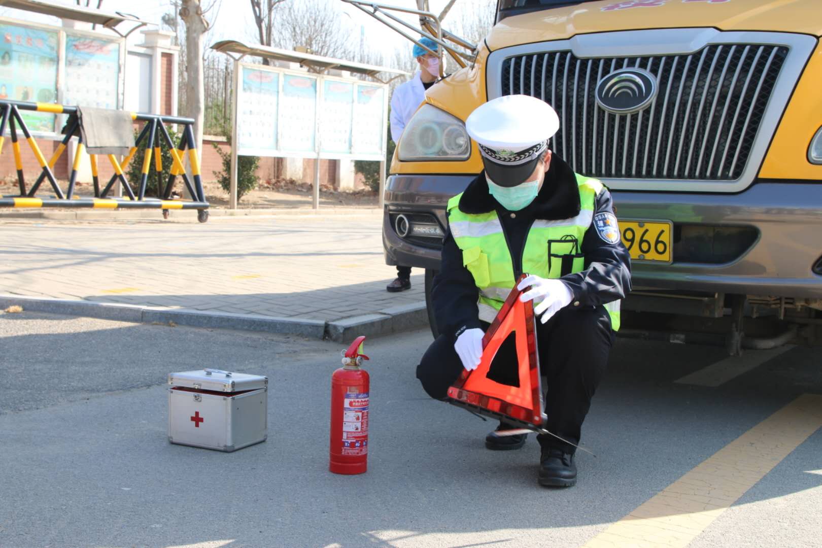 部門、校企聯(lián)動實景模擬,校車安全早準備! 部門、校企聯(lián)動實景模擬,校車安全早準備!