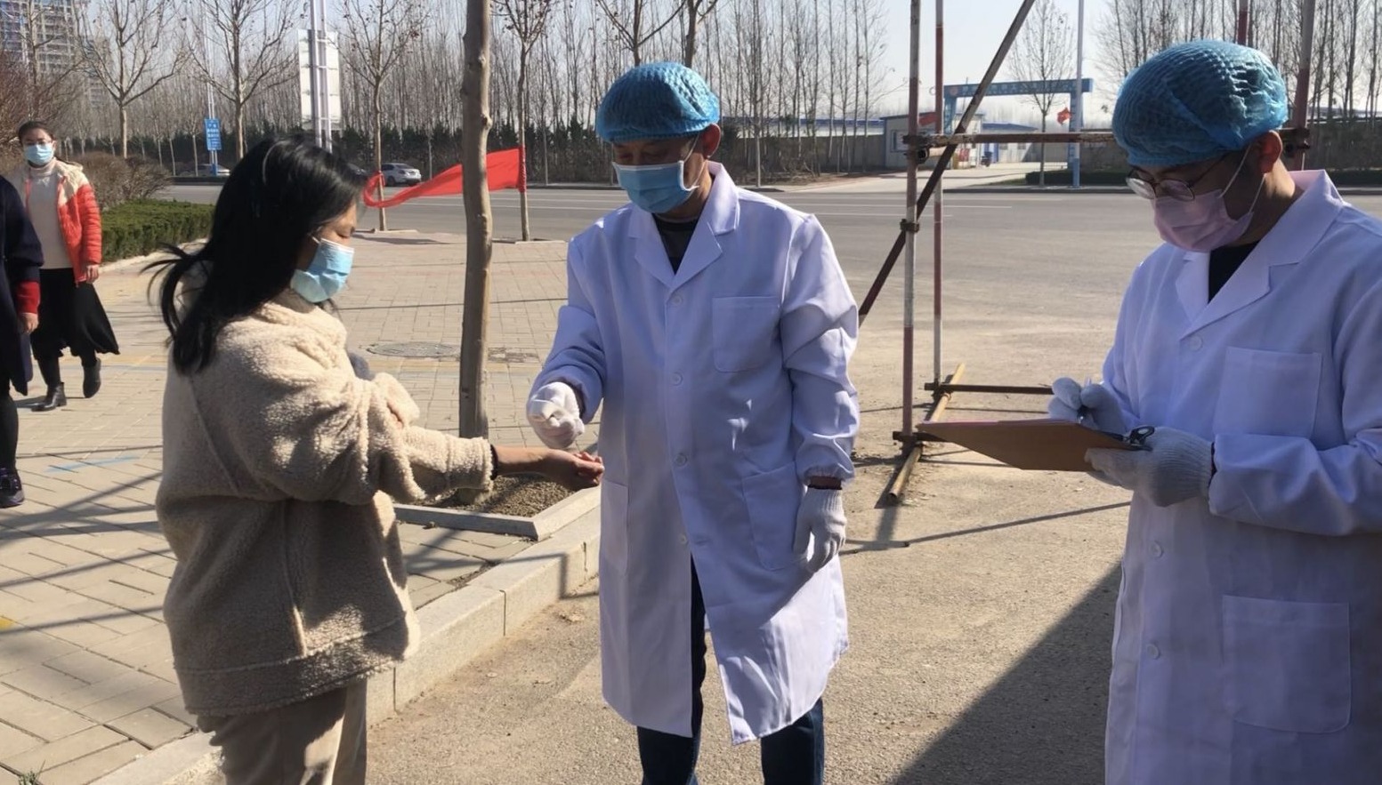 部門、校企聯(lián)動實景模擬,校車安全早準備! 部門、校企聯(lián)動實景模擬,校車安全早準備!