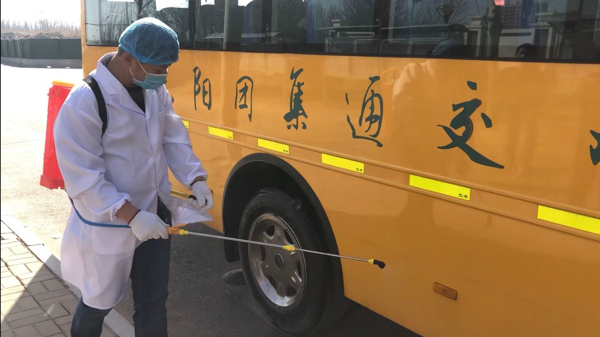 部門、校企聯(lián)動實景模擬,校車安全早準備! 部門、校企聯(lián)動實景模擬,校車安全早準備!