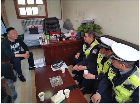 臨渭交警交斜中隊對轄區校車進行審驗督促 臨渭交警交斜中隊對轄區校車進行審驗督促