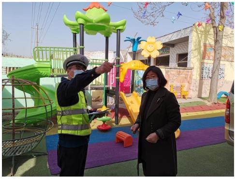 臨渭交警交斜中隊對轄區校車進行審驗督促 臨渭交警交斜中隊對轄區校車進行審驗督促