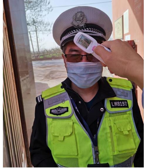 臨渭交警交斜中隊對轄區校車進行審驗督促 臨渭交警交斜中隊對轄區校車進行審驗督促