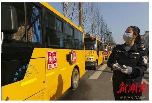 汨羅:校車集中防疫消毒 整裝待發“護航”上學路 汨羅:校車集中防疫消毒 整裝待發“護航”上學路