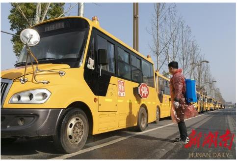 汨羅:校車集中防疫消毒 整裝待發“護航”上學路 汨羅:校車集中防疫消毒 整裝待發“護航”上學路
