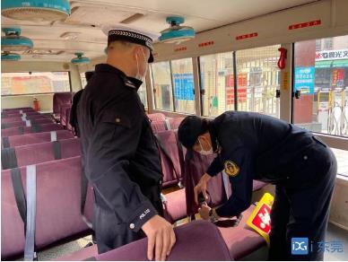 石排對全鎮107輛校車進行“體檢” 石排對全鎮107輛校車進行“體檢”